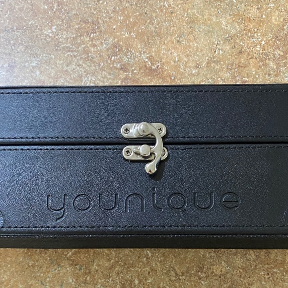 Younique Black Embossed Makeup Case w/Colorful Eyeshadows, Blush and Concealer - Picture 3 of 7